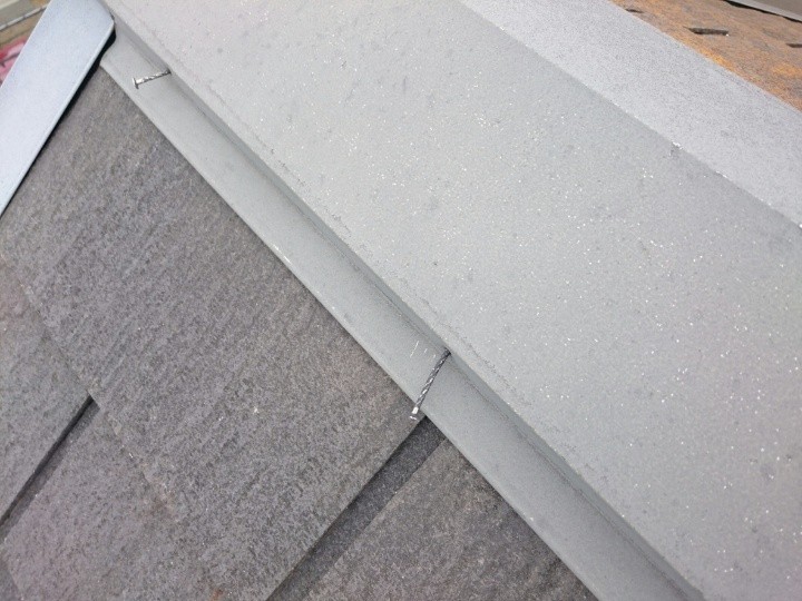 棟板金のズレと固定不良