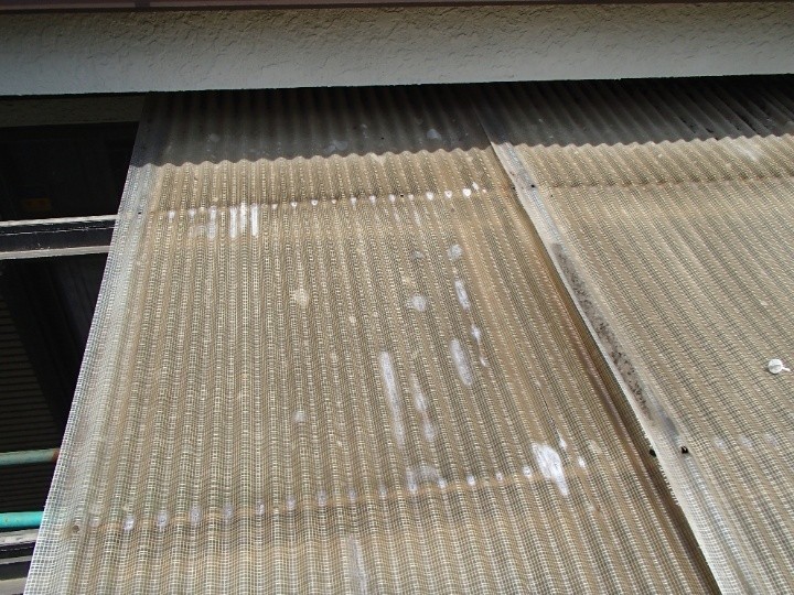 表面の傷みや変色の状況