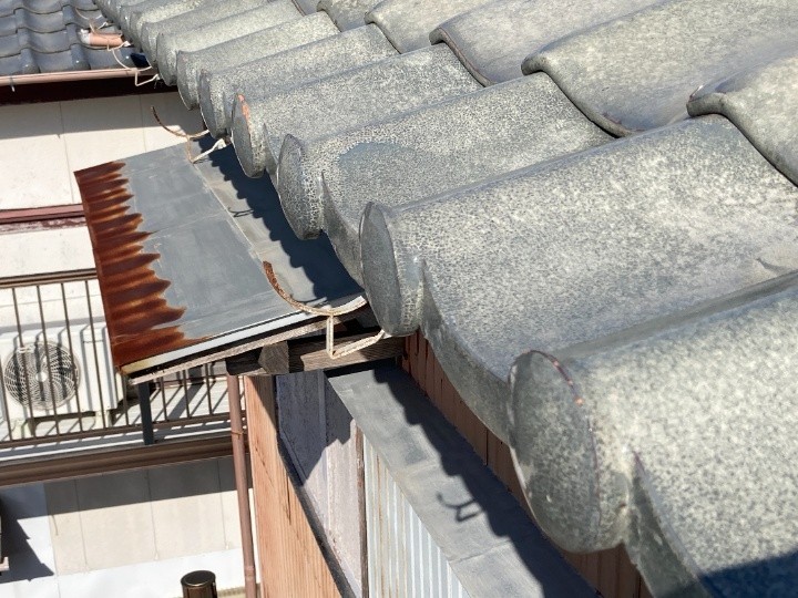 飛散した雨樋の跡