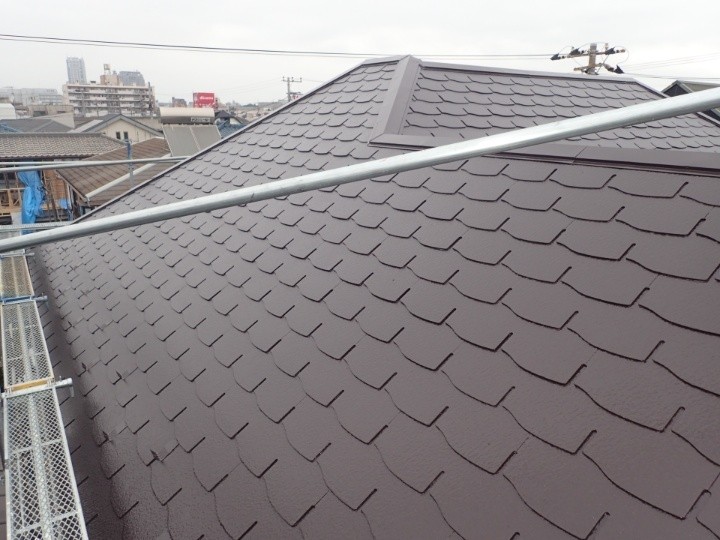 屋根の上塗り仕上げ