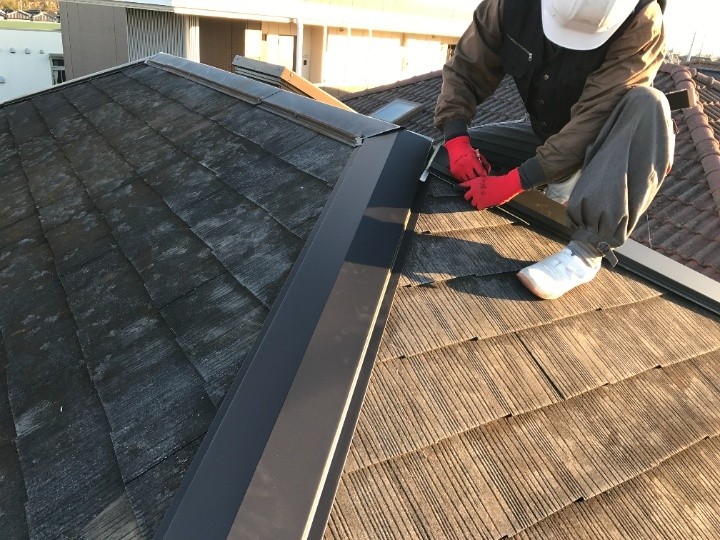 棟板金の取り付け