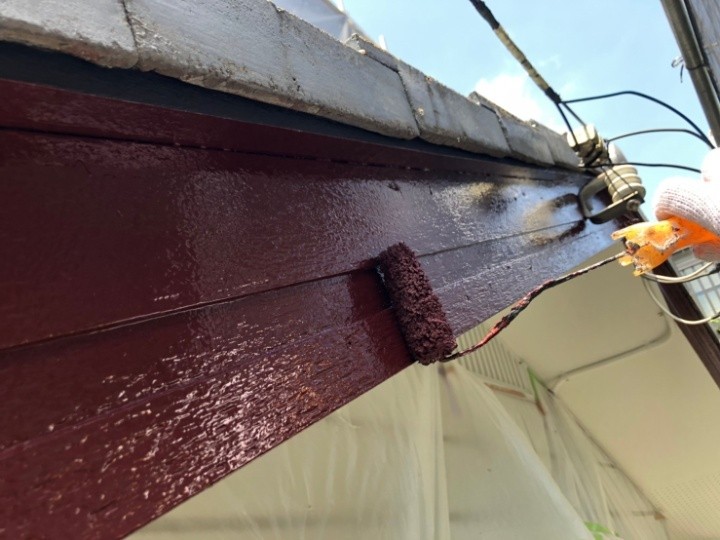 破風板のケレンと上塗り作業