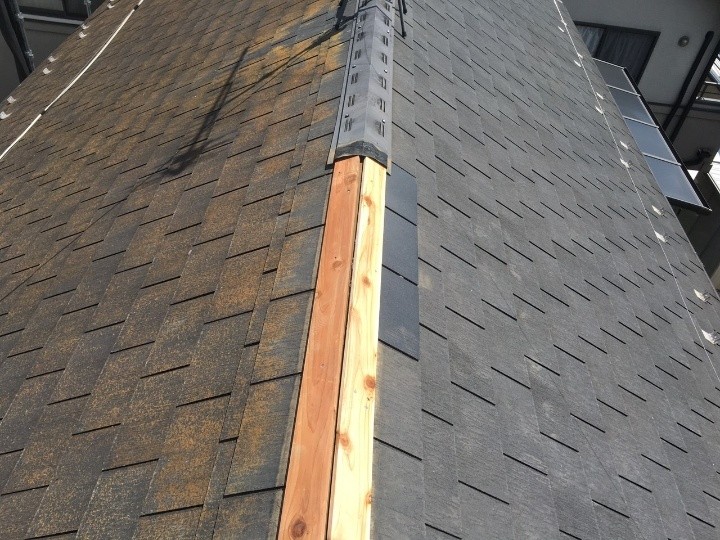 新しい貫板の設置と瓦の調整