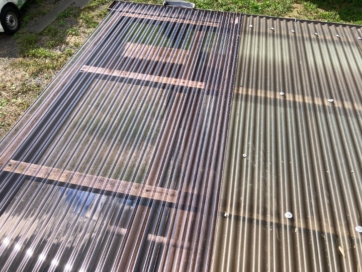 新しい波板を並べて調整