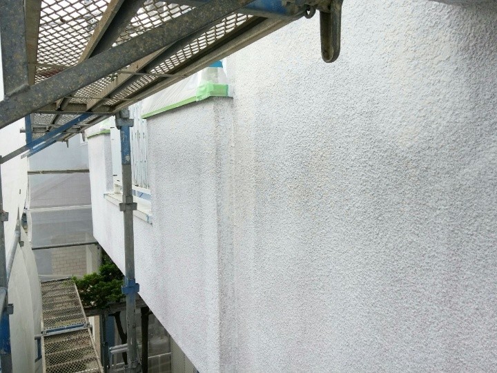 外壁の下塗り作業