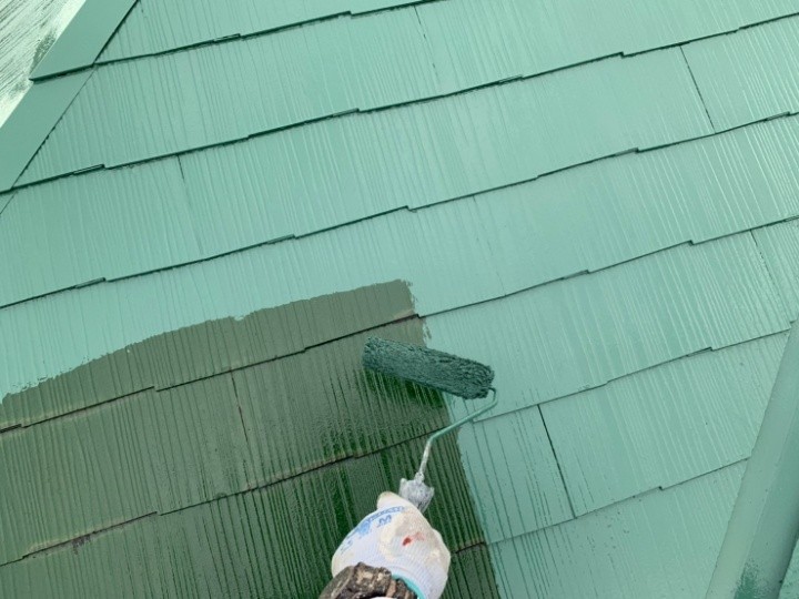 中塗りで色と保護層を形成