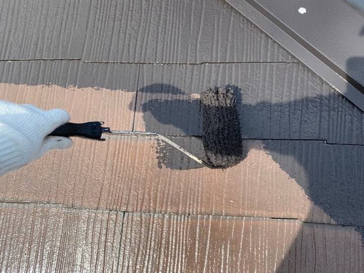 中塗りで色を整える工程