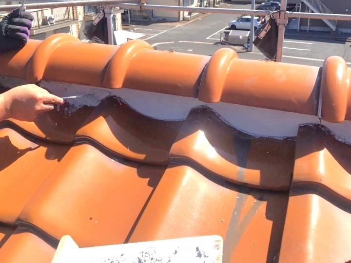 漆喰詰め直し作業