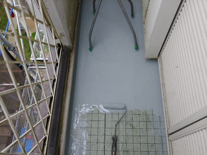 ウレタン防水材の1層目塗布