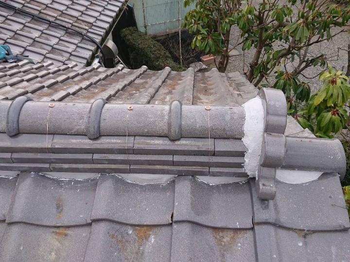 冠瓦の固定と仕上げ