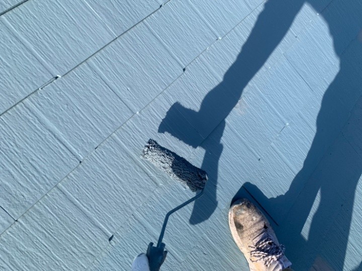 上塗りで美観と耐久性を仕上げる