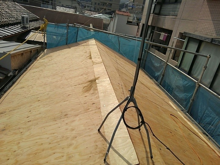 新しい野地板の施工