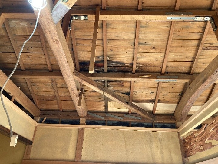 室内から確認した下地の腐食