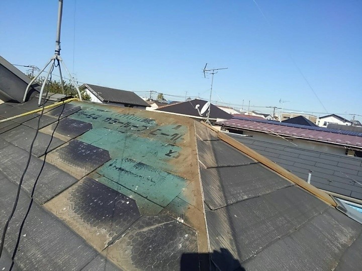 既存屋根材の撤去と防水紙の確認