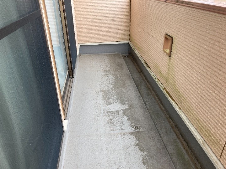 ベランダ全体の状態を確認