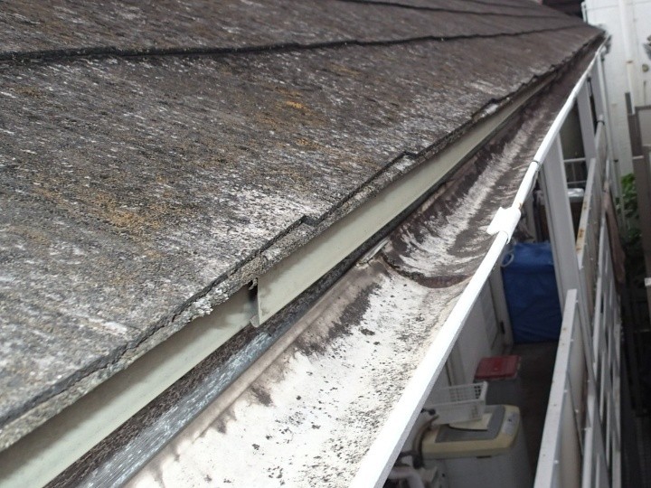 軒樋の歪みと勾配不良