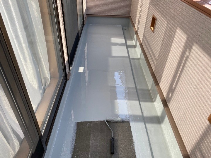 ウレタン防水一層目の塗布