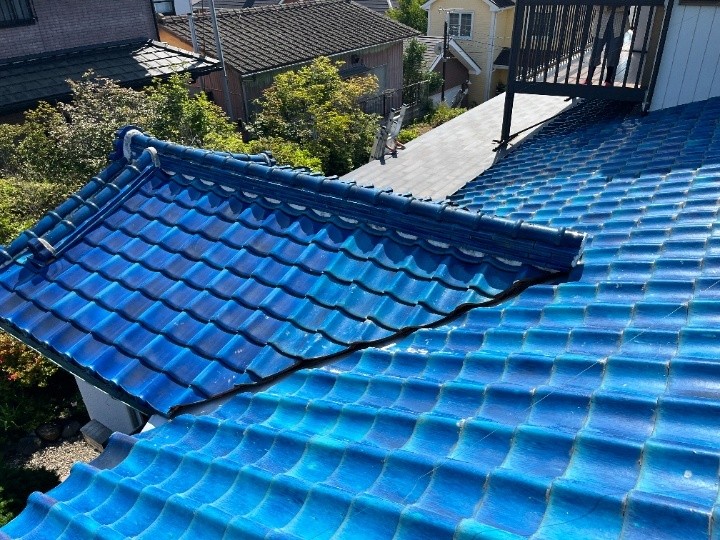 青瓦屋根全体の状態を確認