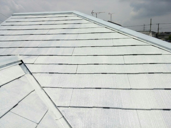 屋根の下塗りとタスペーサー設置
