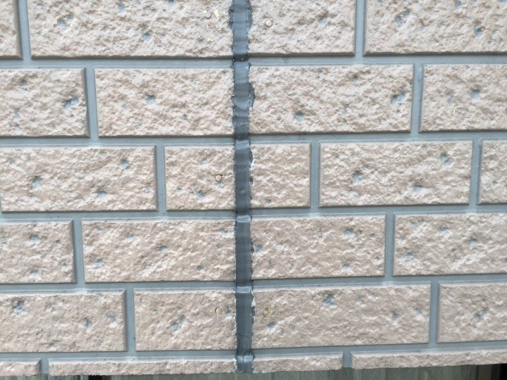 コーキングの打ち替え作業