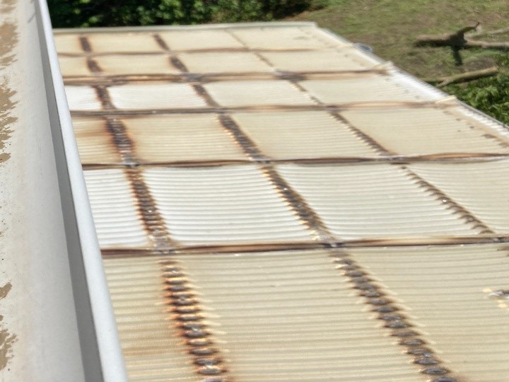 屋根全体の劣化と均一な変色