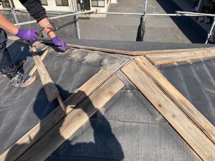 既存棟板金と貫板の撤去