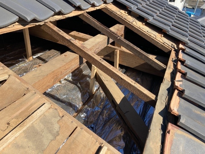 防水紙・瓦桟・下地の撤去