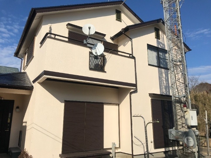 屋根外壁塗装と棟板金交換を併せて工事した建物