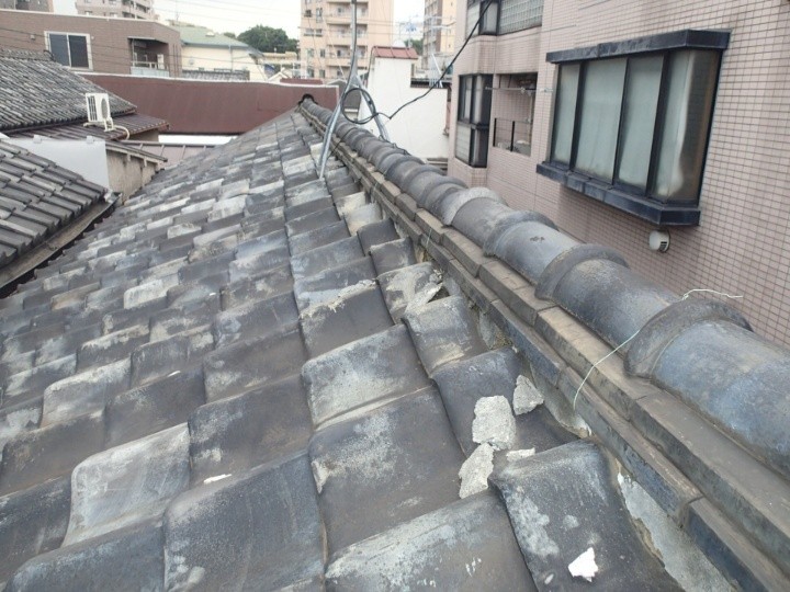 瓦屋根全体の劣化を確認