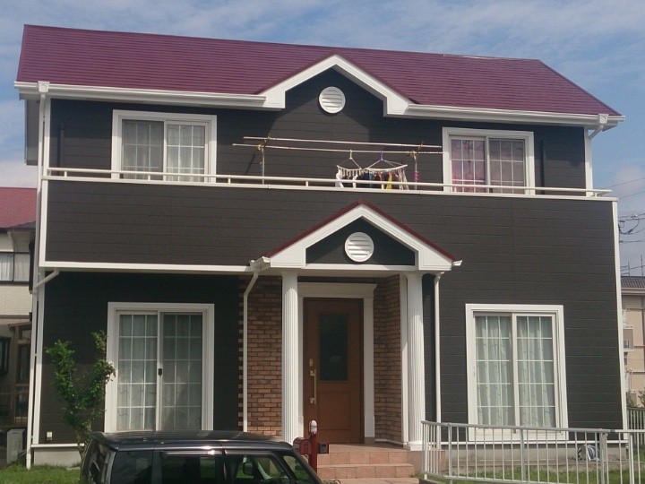 遮熱塗料サーモアイSiと低汚染塗料ナノコンポジットWを採用した屋根外壁塗装工事を実施したお住まい