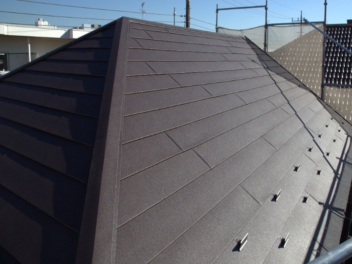 屋根カバー工法と外壁塗装工事を併せて施工したお住まい