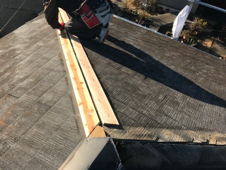 貫板の固定作業