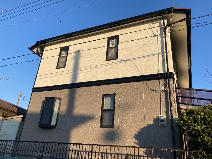 パーフェクトトップ（１階ND-375：２階ND-105）を用いて外壁塗装工事したお住まい