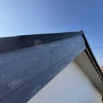 金属破風板の交換工事で見積もりを作成します