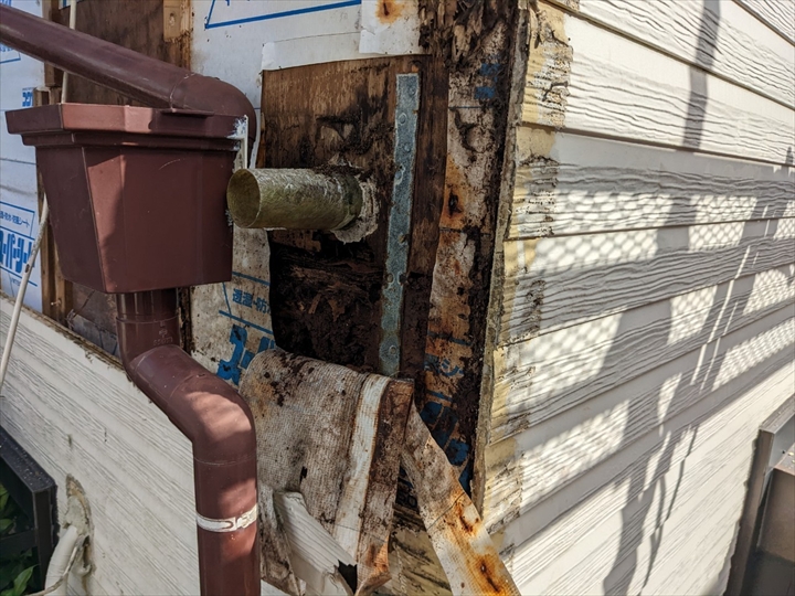 透湿防水シートの下に水がまわっておりました