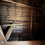 小屋裏点検　野地板の黒ずみ