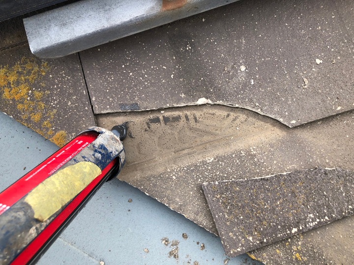 破損個所のシール補修を行います