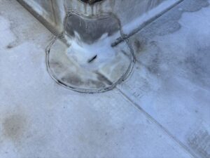 築20年ちょっとということで他の場所にも裂けが見受けられました