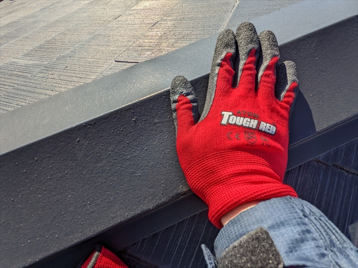 塗装された棟板金