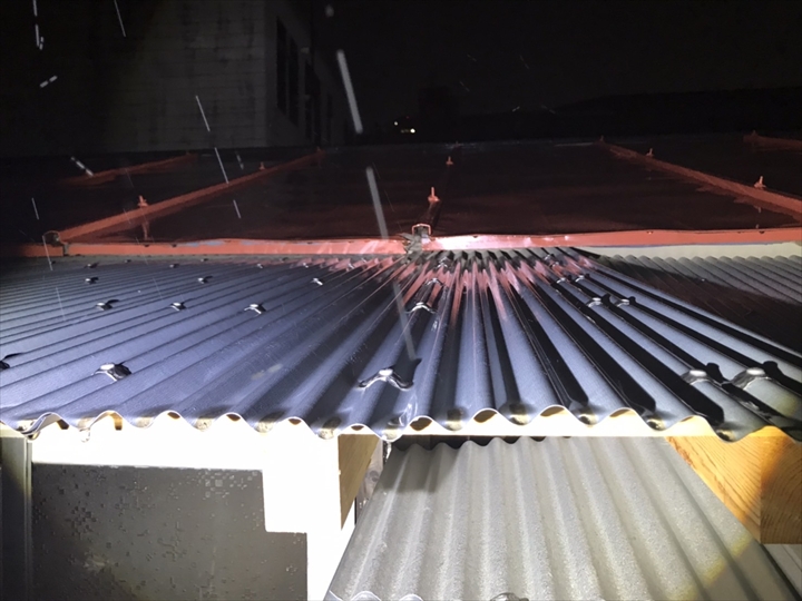 既存は瓦棒屋根でした