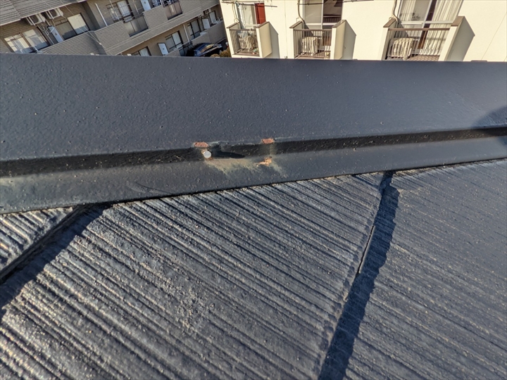 サビの生じた棟板金