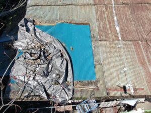 元々使用していたシートがめくれあがっています