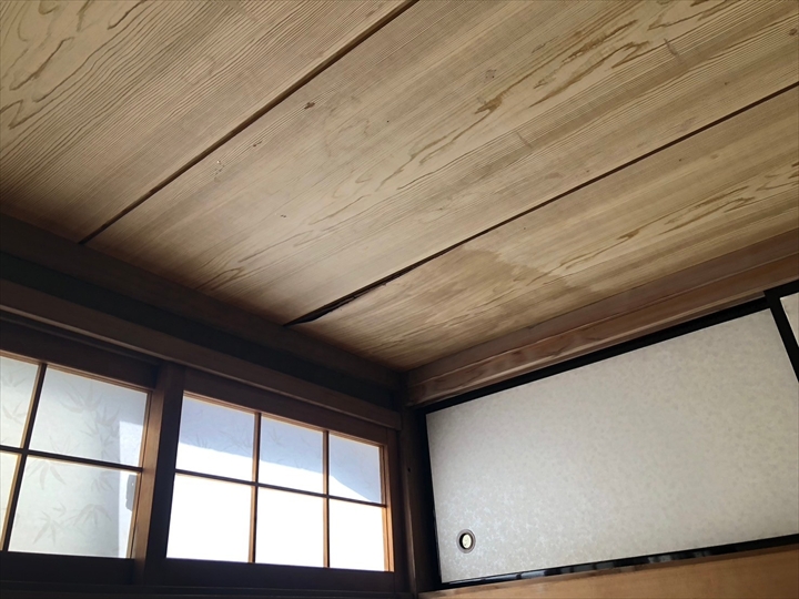 室内の雨漏りが生じておりました