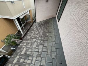 破損箇所以外の下屋もチェック