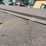 棟板金の鉄くぎが近くに転がっております