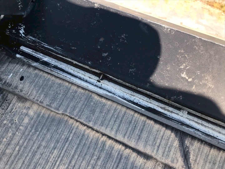 棟板金の釘抜け