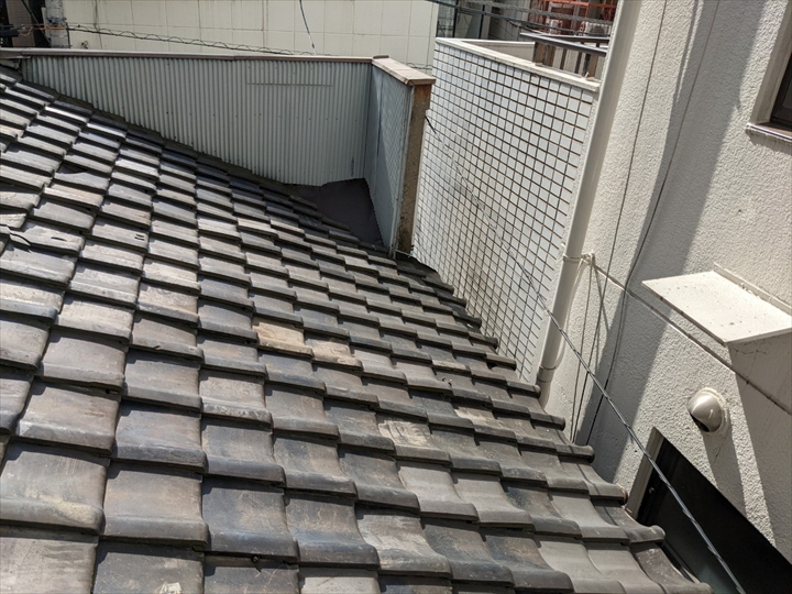 隣りとの距離が近い現場でした