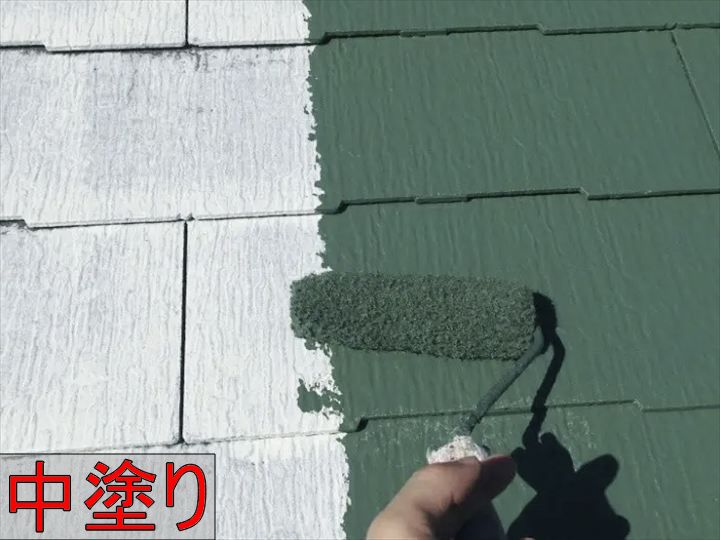 屋根中塗りの作業