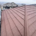 屋根材（エコグラーニ）を施工して完成
