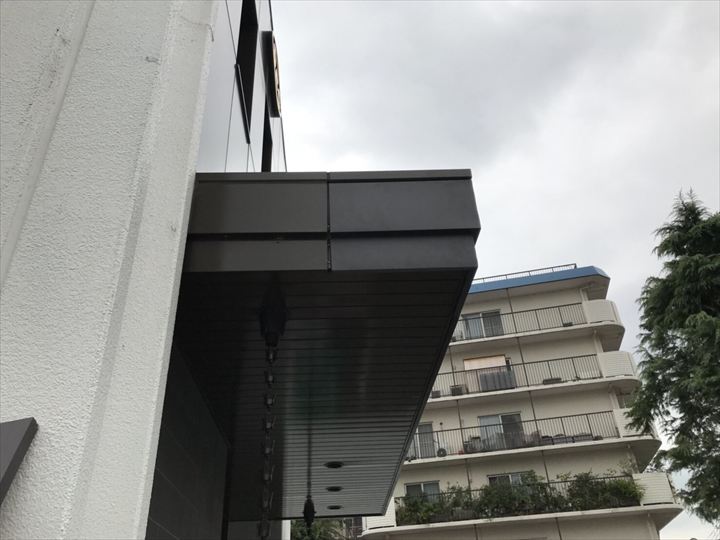 補修後の庇全景